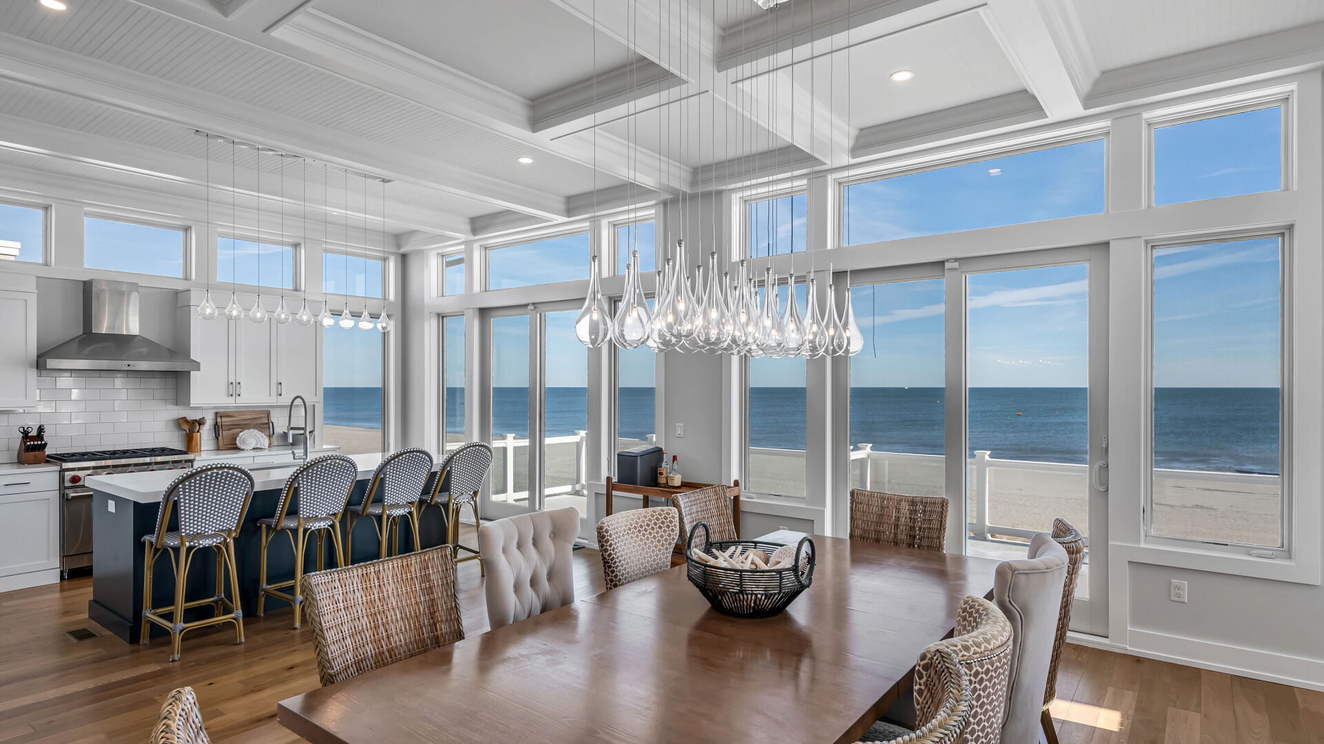 dining room oceanfront view