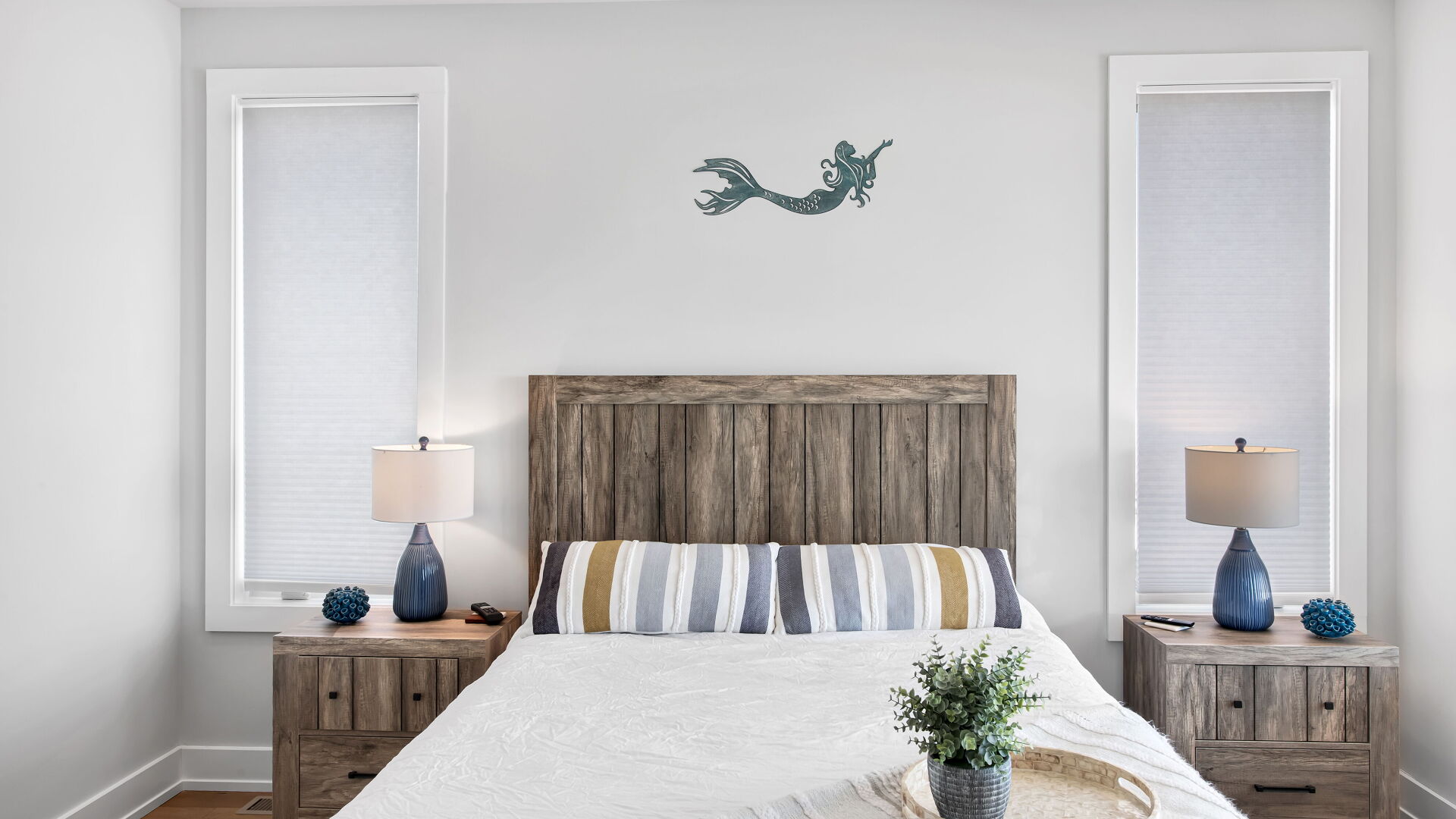 master bedroom bed detail