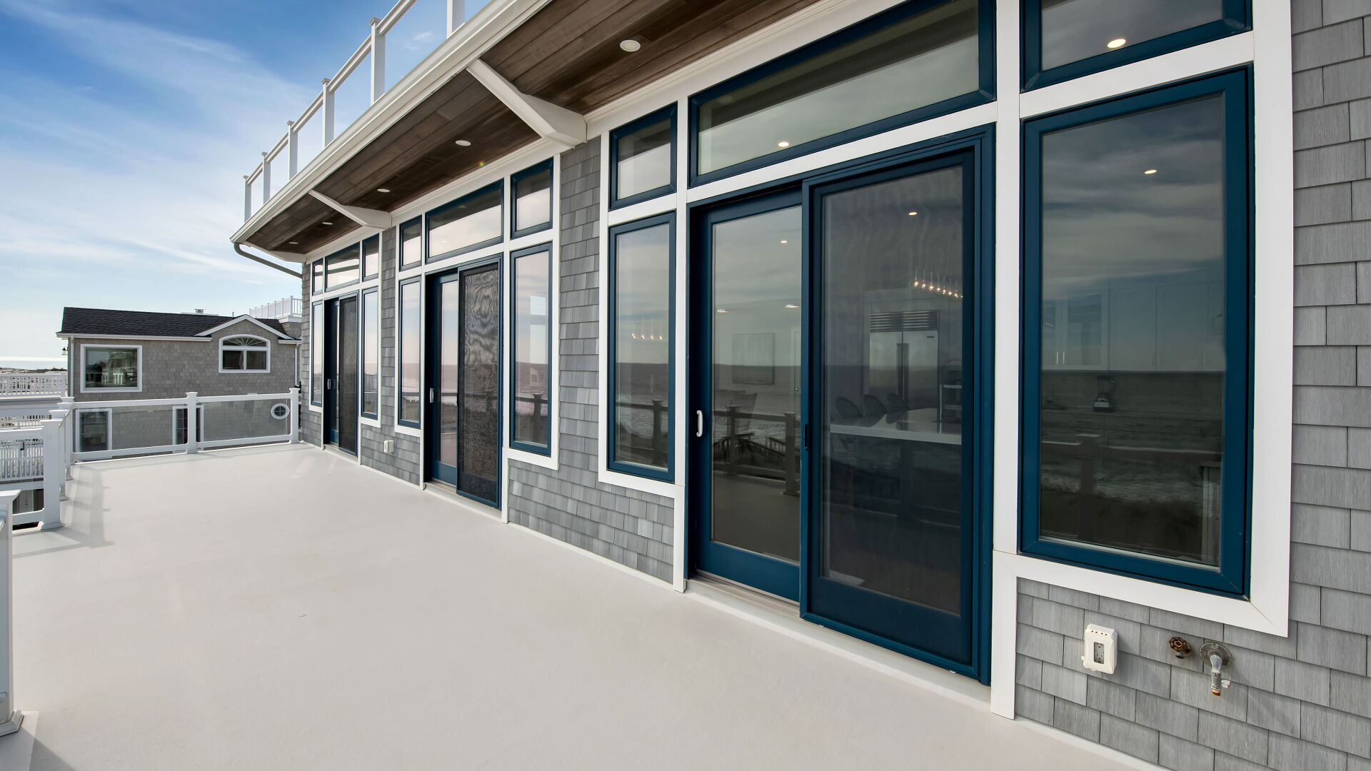upper deck exterior windows